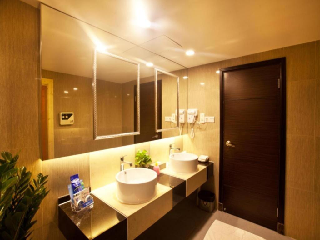 New World Hotel Guangzhou Buitenkant foto